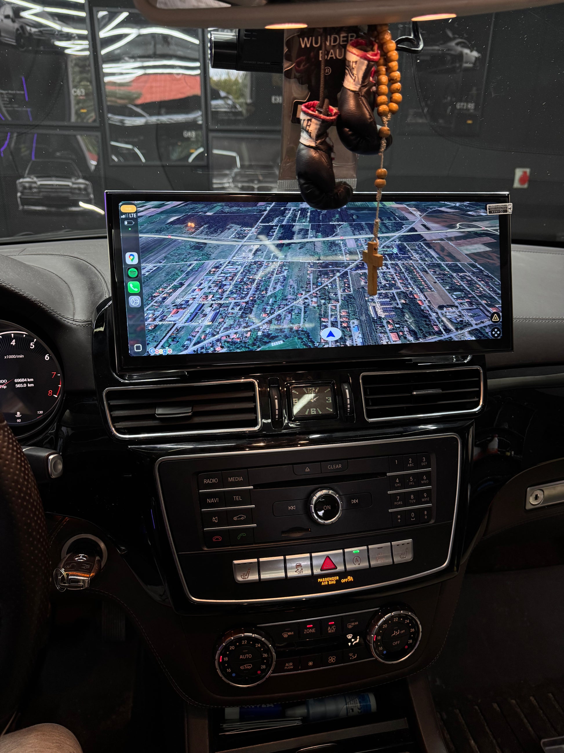 STACJA ANDROID MERCEDES 15.8" 128GB 8GB