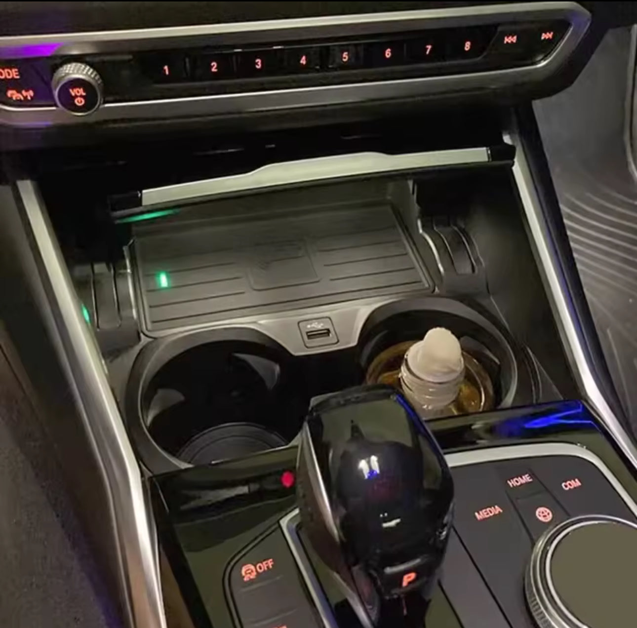 Bezprzewodowa ładowarka samochodowa 15W BMW