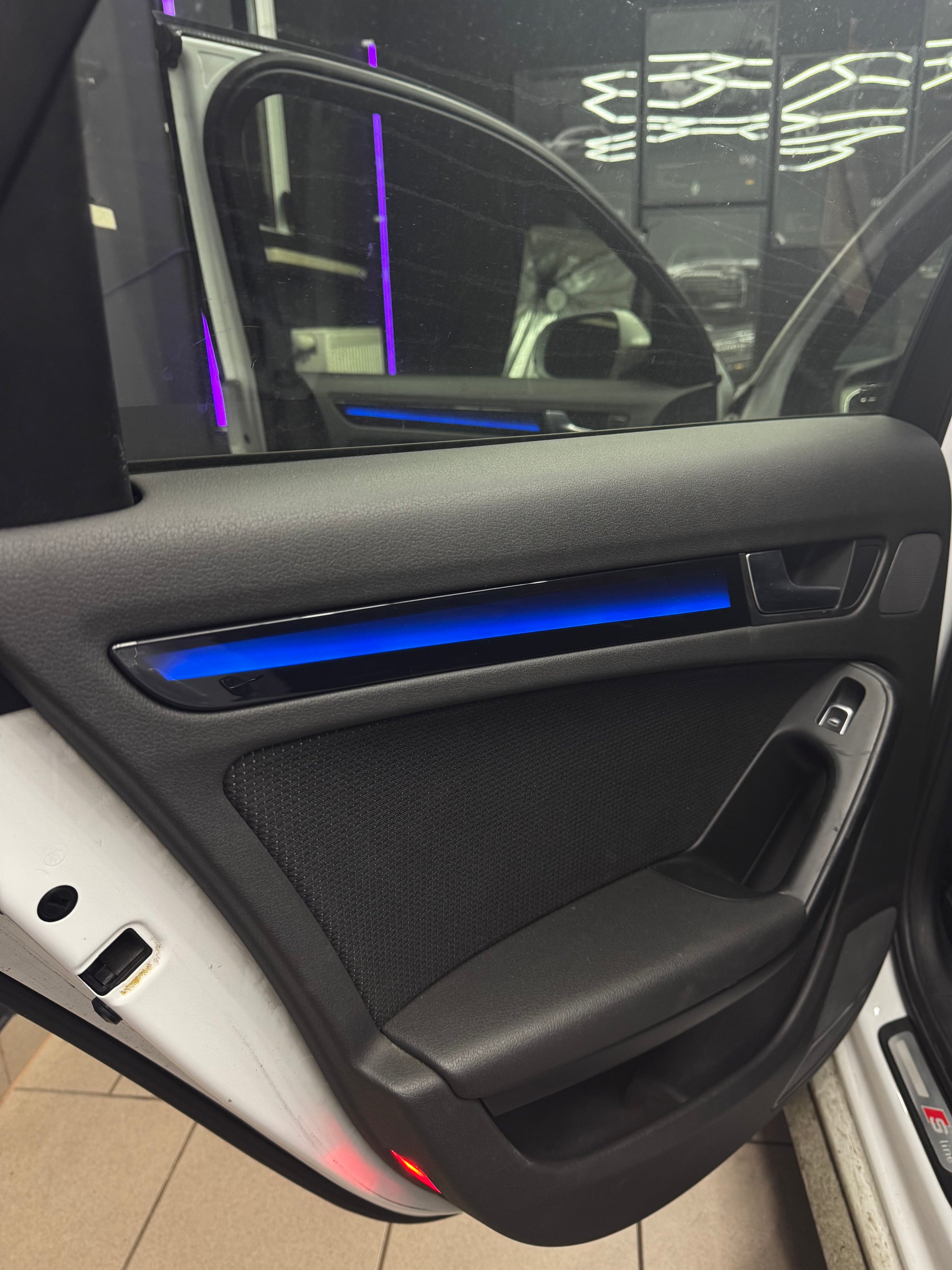 Oświetlenie Ambient FULL COLOR do Audi A4 B8 – Zestaw LED Wnętrza