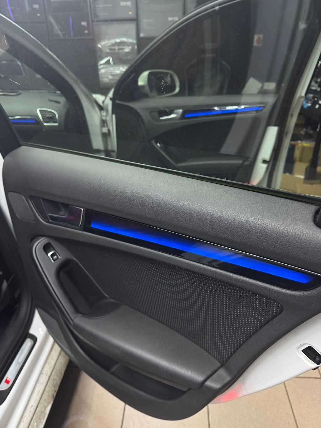 Oświetlenie Ambient FULL COLOR do Audi A4 B8 – Zestaw LED Wnętrza